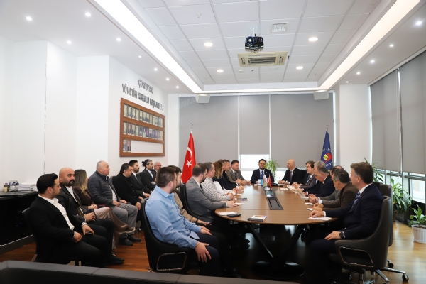 CHP Tekirda� �l Ba�kan� Cenk BODU�,  �orlu �l�e Ba�kan� Mert YILMAZ ve  Beraberindeki Te�kilat �yeleri,  �orlu Ticaret ve Sanayi Odas�n� Ziyaret Etti