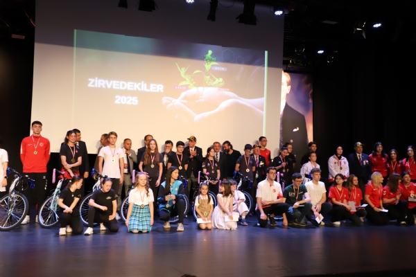 orlu Ticaret ve Sanayi Odas ile orlu le Milli Eitim Mdrl  Birliinde Dzenlenen "Zirvedekiler" Program Gerekleti