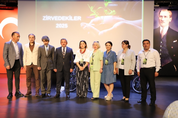 orlu Ticaret ve Sanayi Odas ile orlu le Milli Eitim Mdrl  Birliinde Dzenlenen "Zirvedekiler" Program Gerekleti