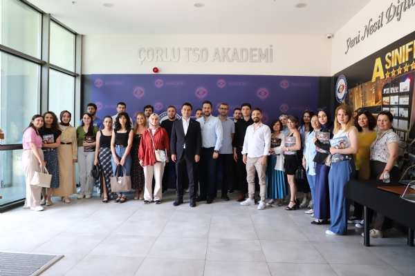 orlu Ticaret ve Sanayi Odas Ynetim Kurulu Bakan zzet Volkan, orlu Ahi Evran Mesleki ve Teknik Anadolu Lisesi Mdr Celal Evren Tekin ile Blgemizdeki Rehber rretmenler ile Biraraya Geldi