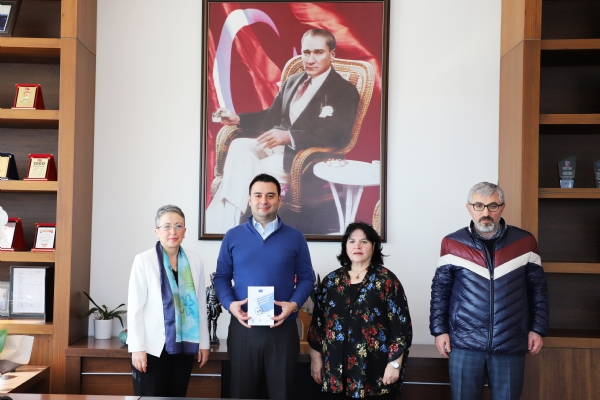 Tekirdağ Otizm ve Özel Bireyleri Destekleme Derneği Başkanı Sayın Aysel Ergüney, Sayın Ömer Faruk Apaydın ve Sayın Zeliha Ateş Odamız Yönetim Kurulu Başkanı İzzet VOLKAN´ı Ziyaret Etti