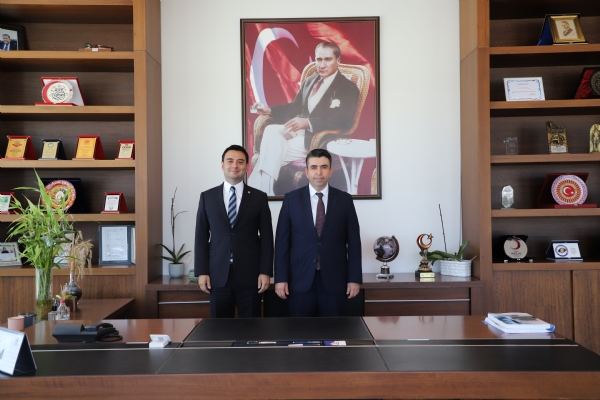Konya Ereli Kaymakamlna atanan orlu Kaymakam Sayn Murat Eren, orlu Ticaret ve Sanayi Odas Ynetim Kurulu Bakan zzet Volkana Veda Ziyaretinde Bulundu