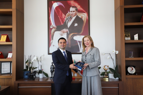 �ekya �stanbul Ba�konsolosu Olga HAJFLEROVA ve  Ticari Ata�e Rene DANEK  �orlu Ticaret ve Sanayi Odas�na Ziyarette Bulundu