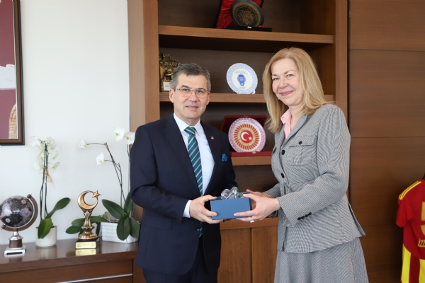 �ekya �stanbul Ba�konsolosu Olga HAJFLEROVA ve  Ticari Ata�e Rene DANEK  �orlu Ticaret ve Sanayi Odas�na Ziyarette Bulundu