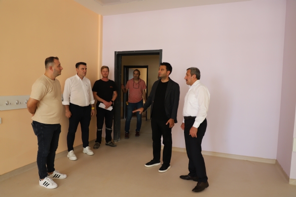 orlu Ticaret ve Sanayi Odas Ynetim Kurulu Bakan zzet Volkan ile orlu le Milli Eitim Mdr Hseyin Erdoan, orlu TSO ve TOBB Anaokulunda ncelemelerde Bulundu