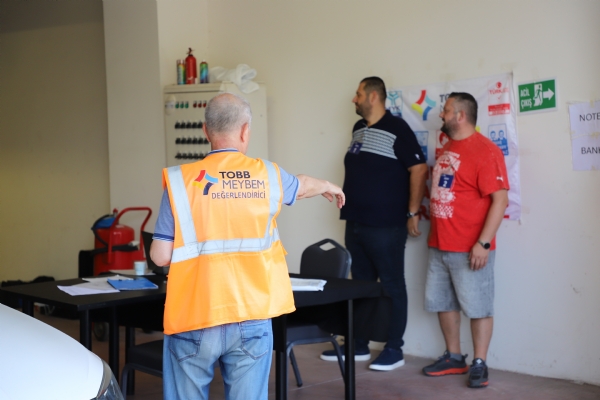 �orlu Ticaret ve Sanayi Odas� (�orlu TSO) ile TOBB MEYBEM A.�. i� birli�inde, �Motorlu Kara Ta��tlar� Al�m Sat�m Sorumlusu Seviye 5� Mesleki Yeterlilik S�nav� D�zenlendi