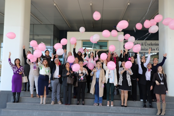 �orlu Ticaret ve Sanayi Odas� �Meme Kanseri Fark�ndal�k Ay�� Kapsam�nda Etkinlik D�zenledi