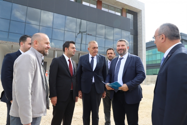 Sanayi ve Teknoloji Bakan Yard�mc�s� Say�n Oru� Baba �NAN&acute;dan Trakya Model Fabrika&acute;ya Ziyaret