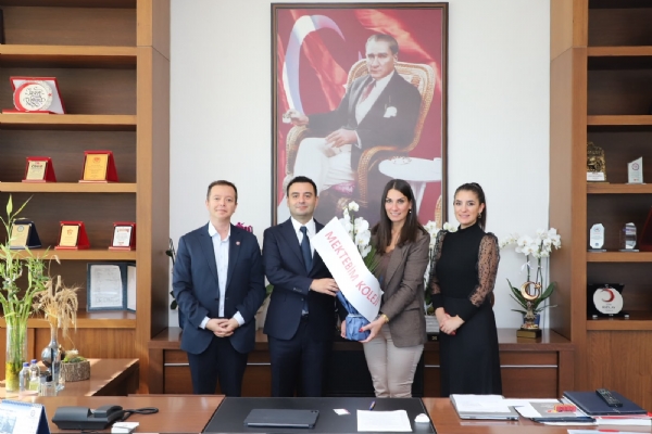 Mektebim Koleji Temsilcilerinden Odam�z Y�netim Kurulu Ba�kan� �zzet VOLKANa Tebrik Ziyareti