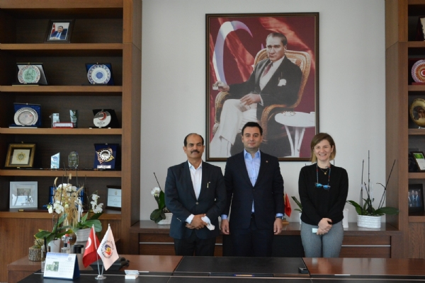 Pakistan Soorty Firmasının Yetkilisi Brig Zaheer Ud Din Babur ve Nasda Solutions Tekstil Yetkilisi Ebru Kurtçadan Odamız Yönetim Kurulu Başkanı İzzet Volkana Ziyaret