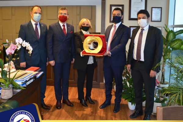 orlu TSOdan Blgemizde  En ok Yerli Mal Belgesi Alan  Polifarma la San. ve Tic. A..ye  Tebrik Ziyareti