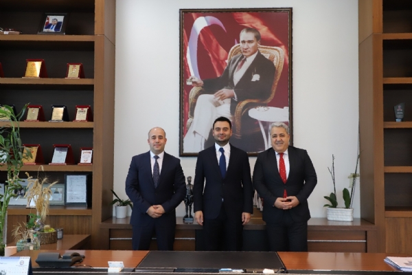Ziraat Bankası Bulvar Çorlu Şube Yöneticisi Turgut Balcı ve Ticari Müşteri İlişkileri Yetkilisi Özgür Kuse Odamız Yönetim Kurulu Başkanı İzzet Volkanı Ziyaret Etti