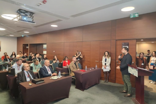 Yönetim Kurulu Başkanı İzzet Volkan Sevgi Diş Polikliniğinin Düzenlediği Akademik Etkinliğe Katıldı
