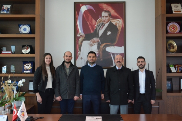 İstek Grup Yetkilisi Aydın Göksel Şakacı, Furkan Şakacı, Mimar Muammer Karamavuş ve Gülendam Kalkan´dan Yönetim Kurulu Başkanı İzzet Volkan´a Ziyaret