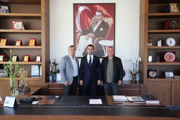 �orlu Ticaret Borsas� Y�netim Kurulu Ba�kan� Mehmetali YAVUZ ve Y�lmazer Tar�m Lojistik Firma Yetkilisi Y�lmaz ERTANdan  Odam�z Y�netim Kurulu Ba�kan� �zzet VOLKANa Tebrik Ziyareti