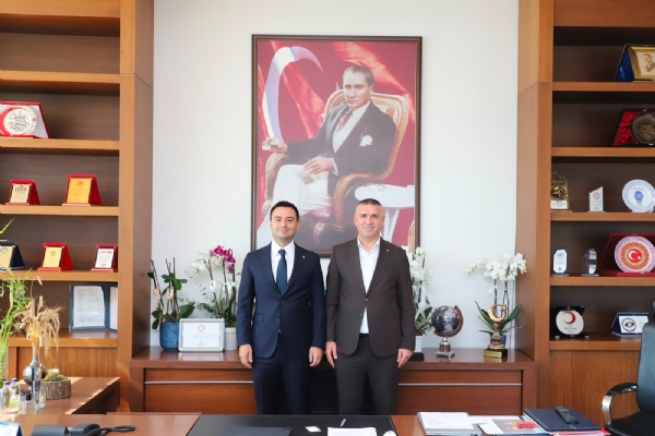 T�rk Metal Sendikas� �orlu �ube Ba�kan� Caner AL�ZKAN&acute;dan Odam�z Y�netim Kurulu Ba�kan� �zzet VOLKAN&acute;a Tebrik Ziyareti