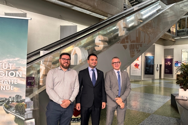 Odamız Yönetim Kurulu Başkanımız İzzet Volkan, Paris´te bulunan L´Institut Paris Region´da kurum yetkilileri Vincent Gollain ve Nicolas Bauquet İle Biraraya Geldi