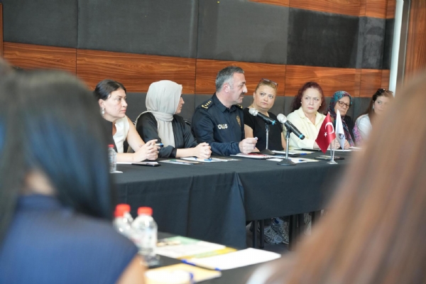 Çorlu TSO Ev Sahipliğinde Annelere Yönelik Asayiş ve Narkotik Konularında Bilgilendirme Toplantısı Gerçekleşti