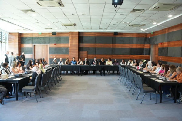 Çorlu TSO Ev Sahipliğinde Annelere Yönelik Asayiş ve Narkotik Konularında Bilgilendirme Toplantısı Gerçekleşti