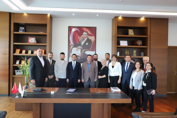 Cumhuriyet Halk Partisi İlçe Başkanı Mert YILMAZ ve Yönetiminden Çorlu Ticaret ve Sanayi Odası Yönetim Kurulu Başkanı İzzet VOLKAN´a Ziyaret